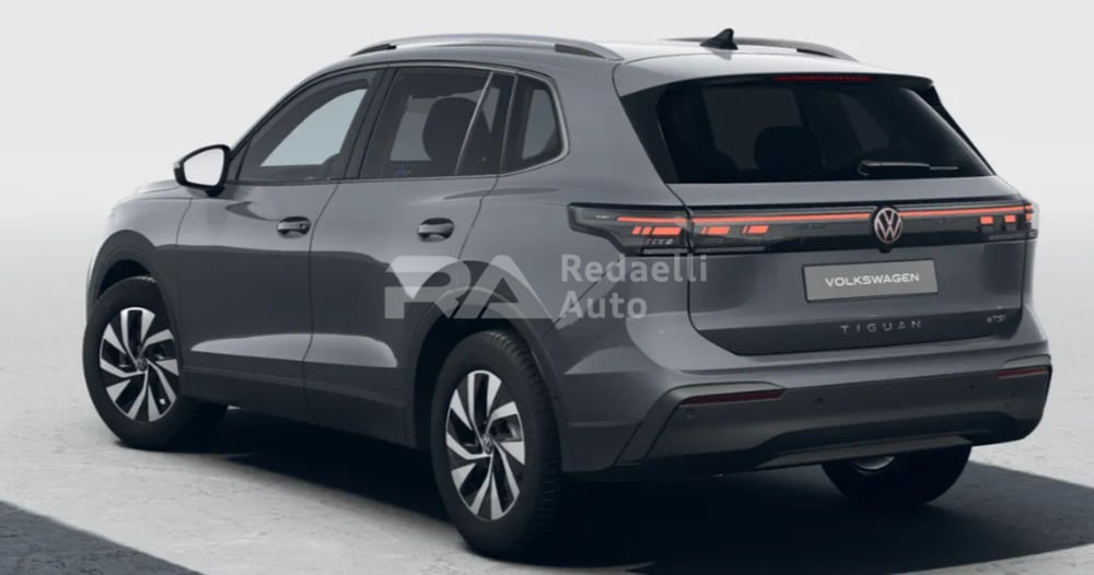 Volkswagen Tiguan nuova a Lecco (3)