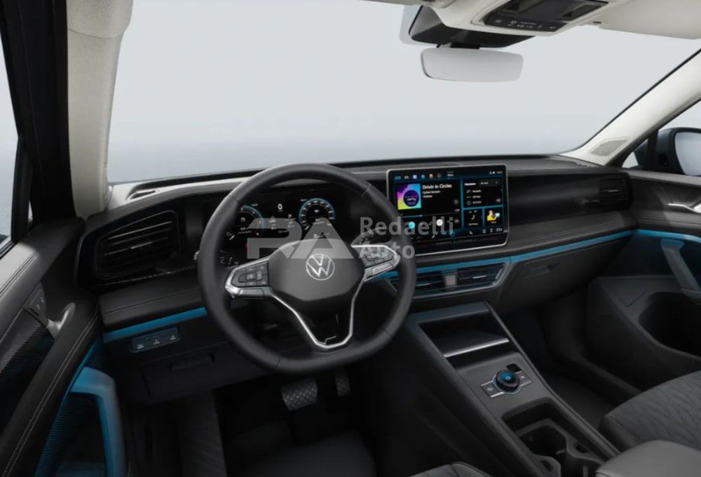 Volkswagen Tiguan nuova a Lecco (5)