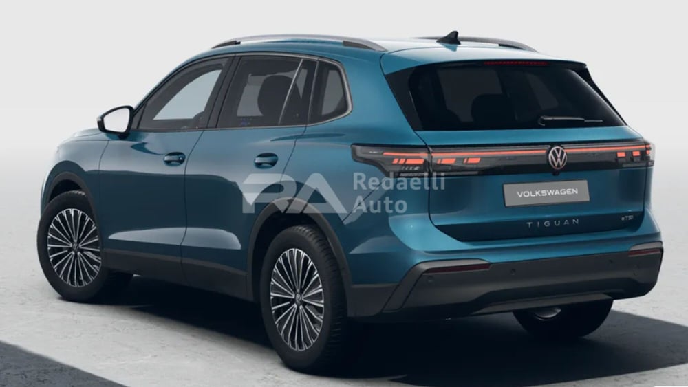 Volkswagen Tiguan nuova a Lecco (3)