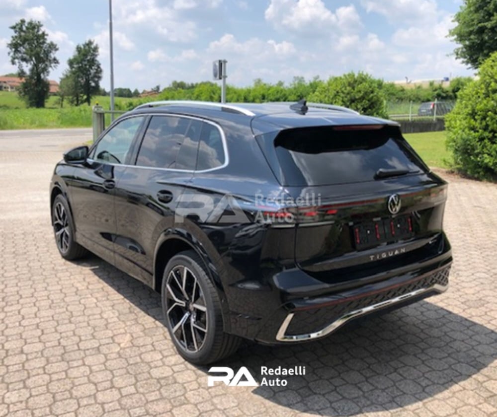 Volkswagen Tiguan nuova a Lecco (4)