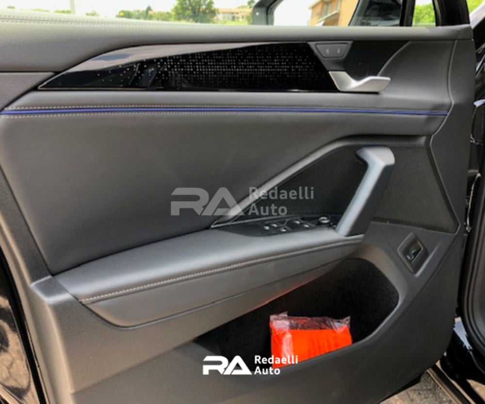 Volkswagen Tiguan nuova a Lecco (7)