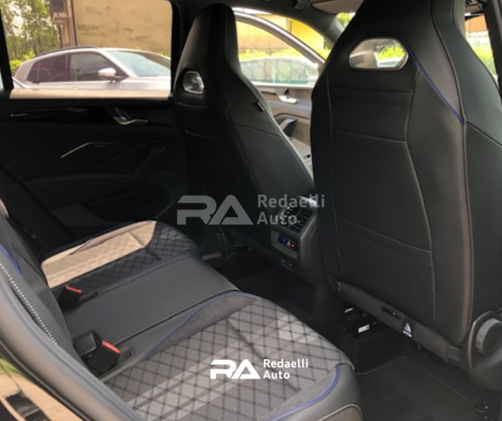 Volkswagen Tiguan nuova a Lecco (9)