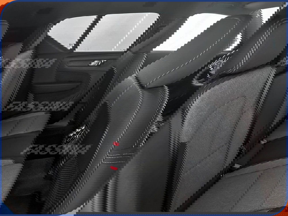 Volvo XC40 nuova a Milano (12)