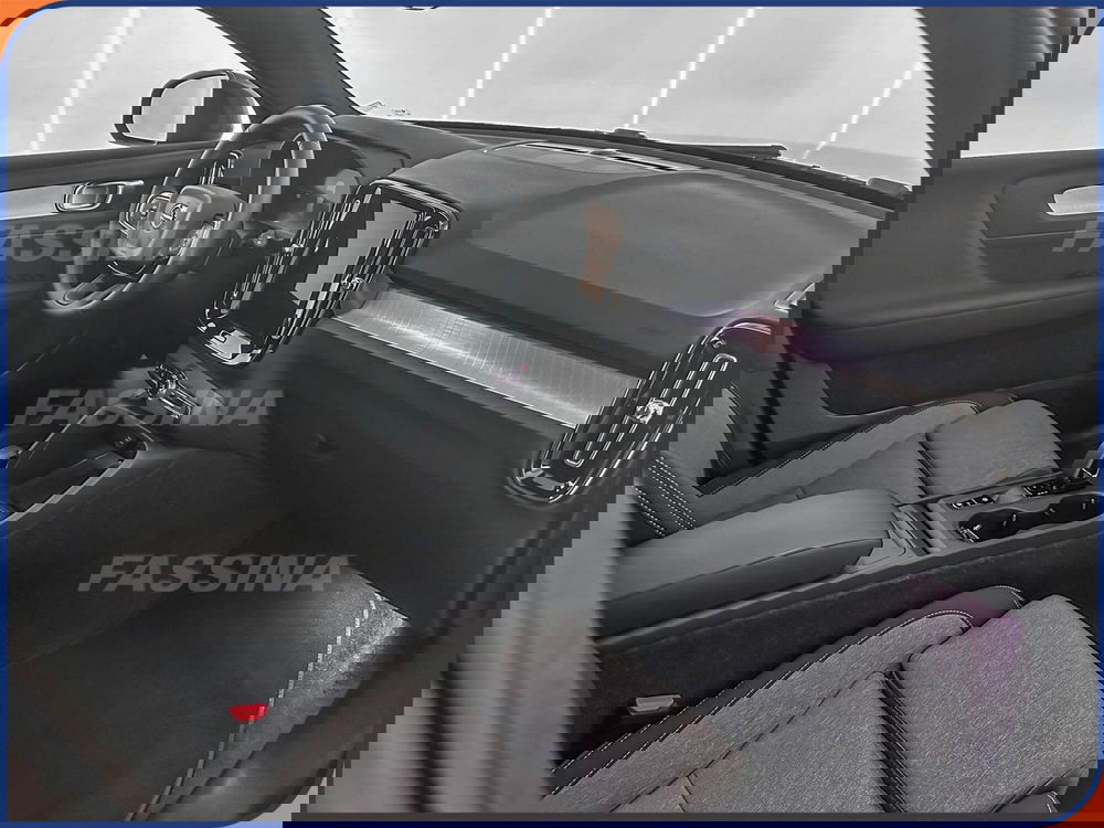 Volvo XC40 nuova a Milano (13)