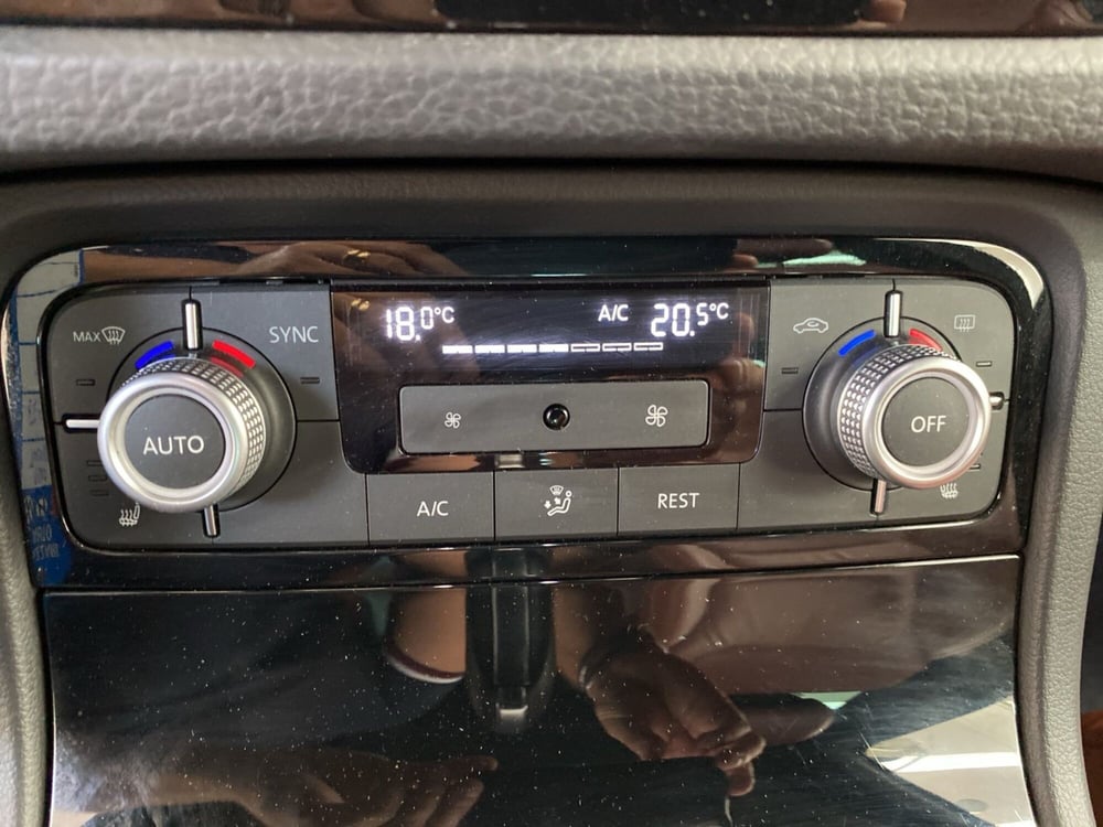 Volkswagen Touareg usata a Lodi (14)