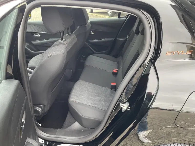 Peugeot 208 nuova a Parma (10)