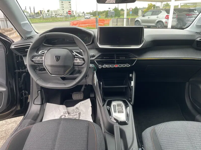 Peugeot 208 nuova a Parma (11)