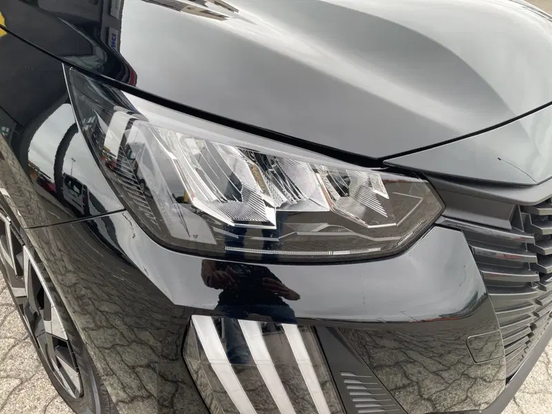 Peugeot 208 nuova a Parma (16)