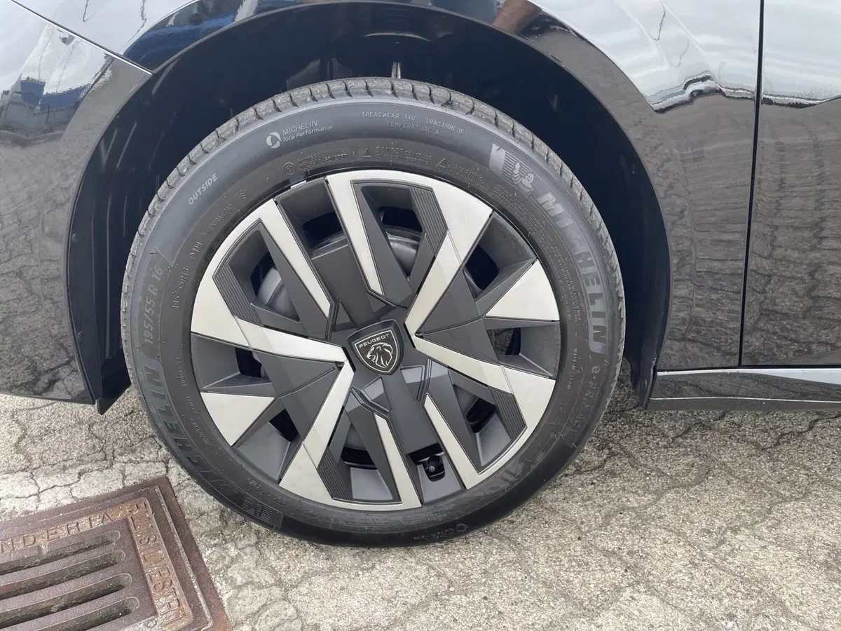 Peugeot 208 nuova a Parma (20)
