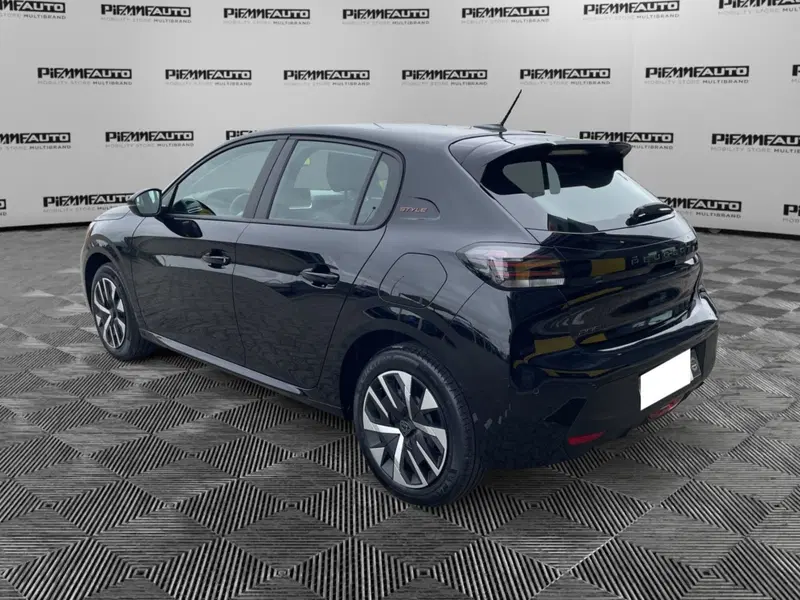 Peugeot 208 nuova a Parma (3)
