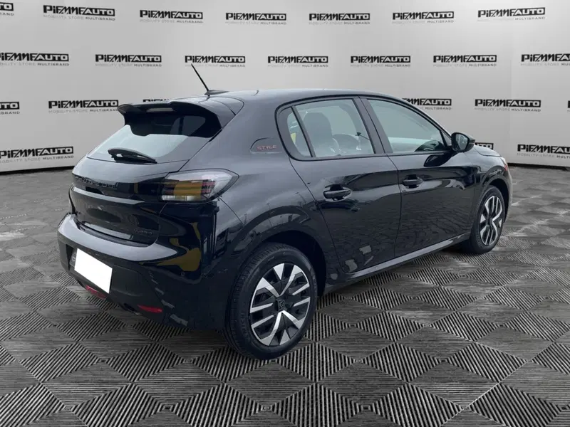 Peugeot 208 nuova a Parma (6)