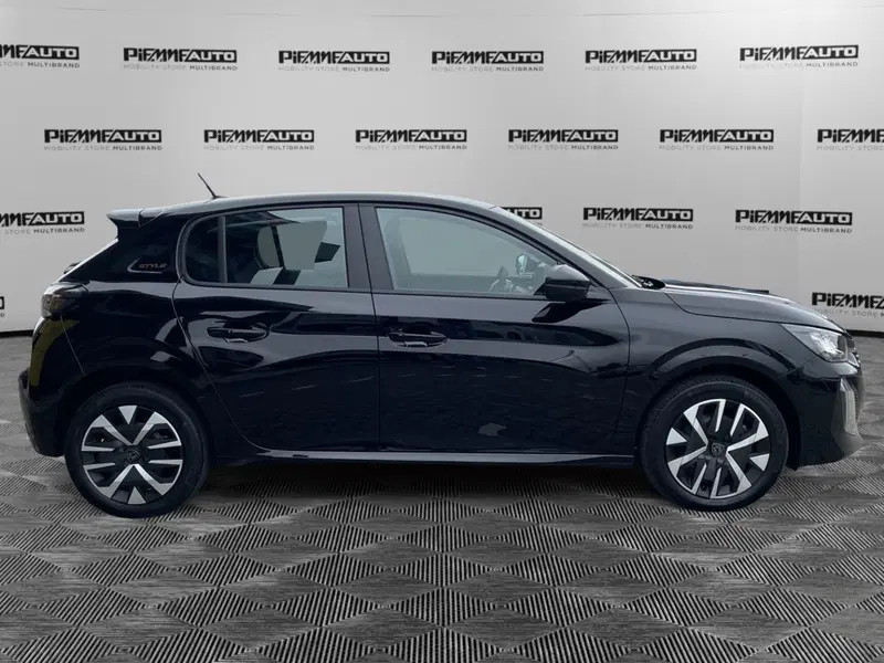 Peugeot 208 nuova a Parma (7)