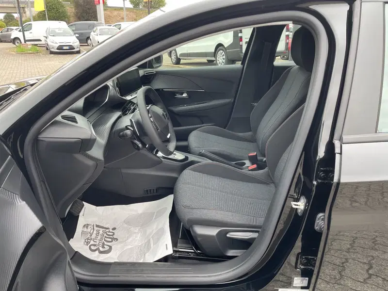 Peugeot 208 nuova a Parma (9)