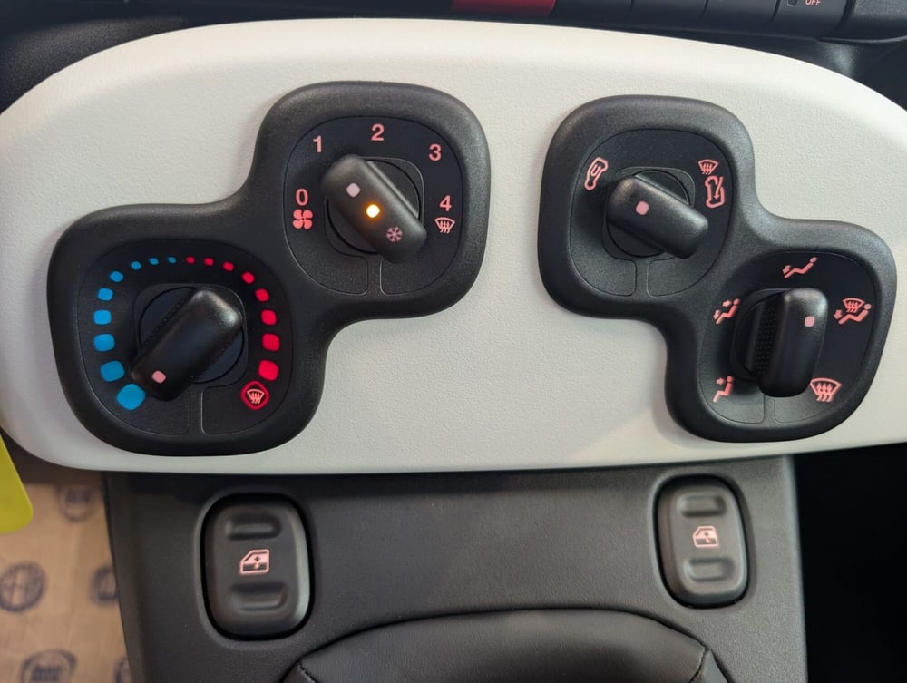Fiat Panda Cross nuova a Milano (15)