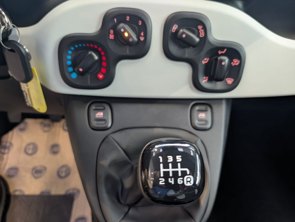 Fiat Panda Cross nuova a Milano (16)