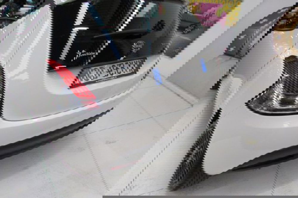 Lancia Ypsilon usata a Milano (14)
