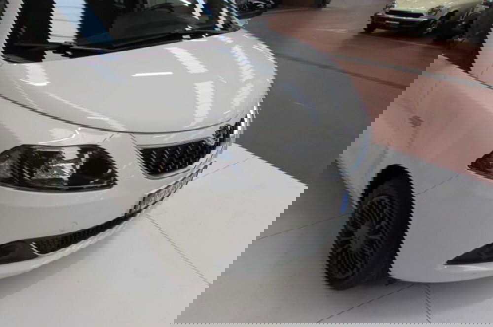 Lancia Ypsilon usata a Milano (16)