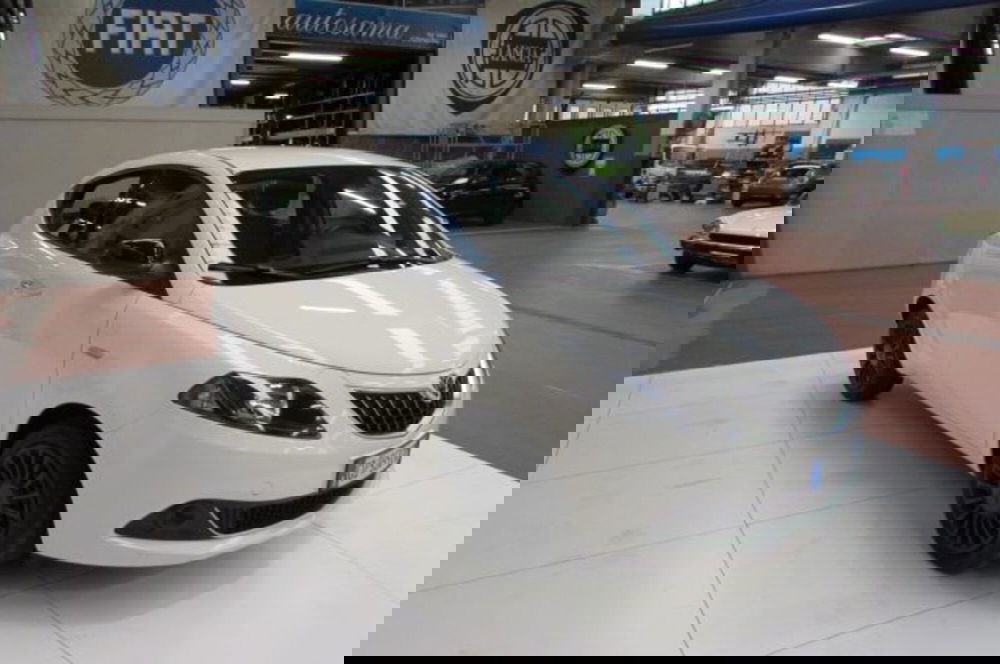 Lancia Ypsilon usata a Milano (2)