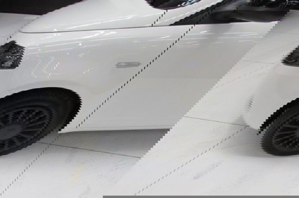 Lancia Ypsilon usata a Milano (5)