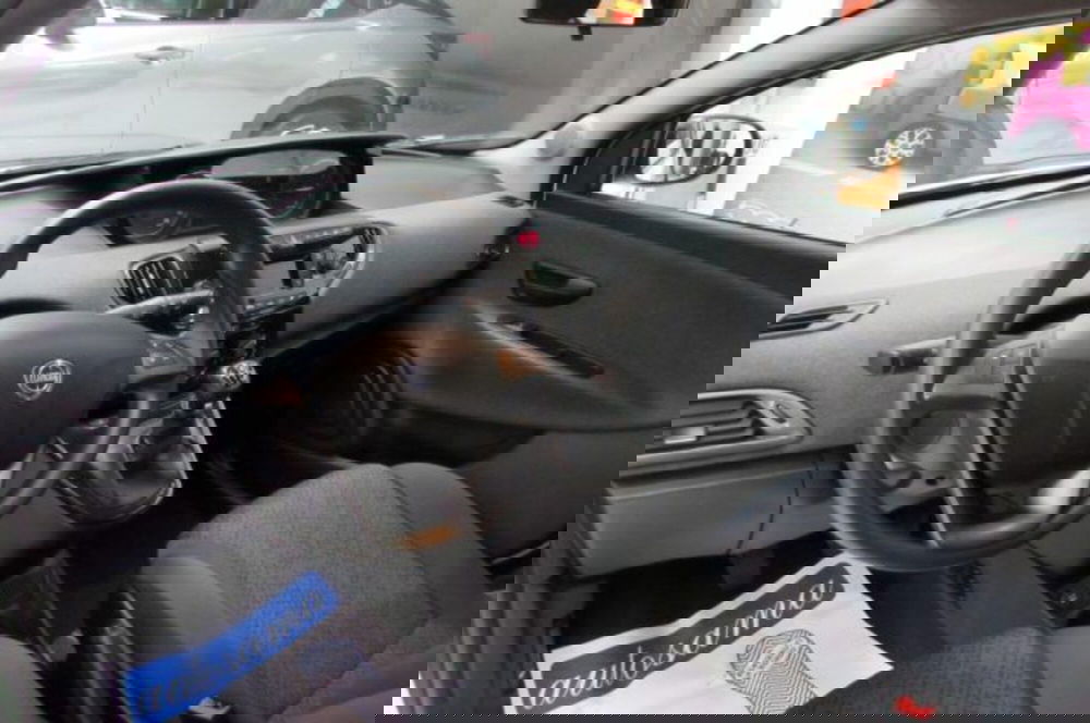 Lancia Ypsilon usata a Milano (7)