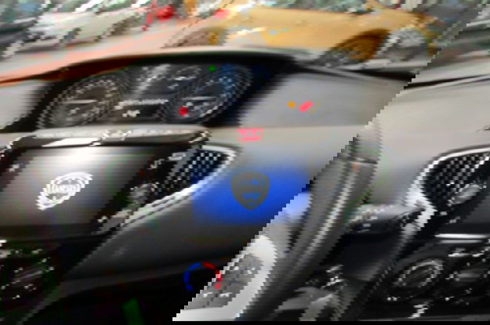 Lancia Ypsilon usata a Milano (8)