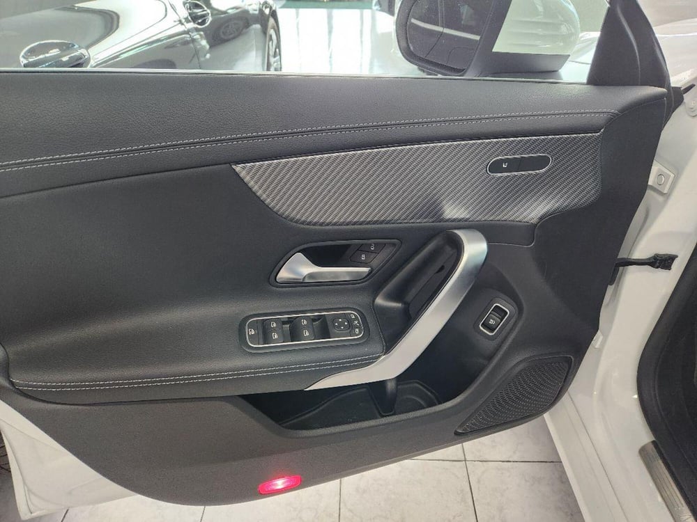 Mercedes-Benz CLA Shooting Brake usata a Milano (7)