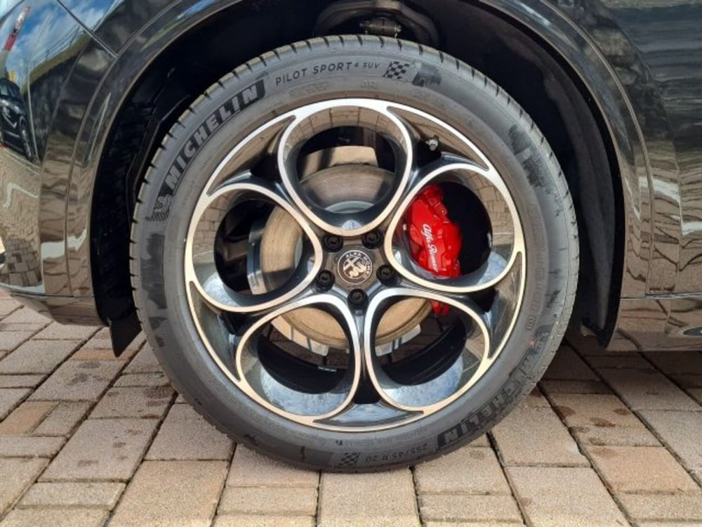 Alfa Romeo Stelvio nuova a Monza e Brianza (13)