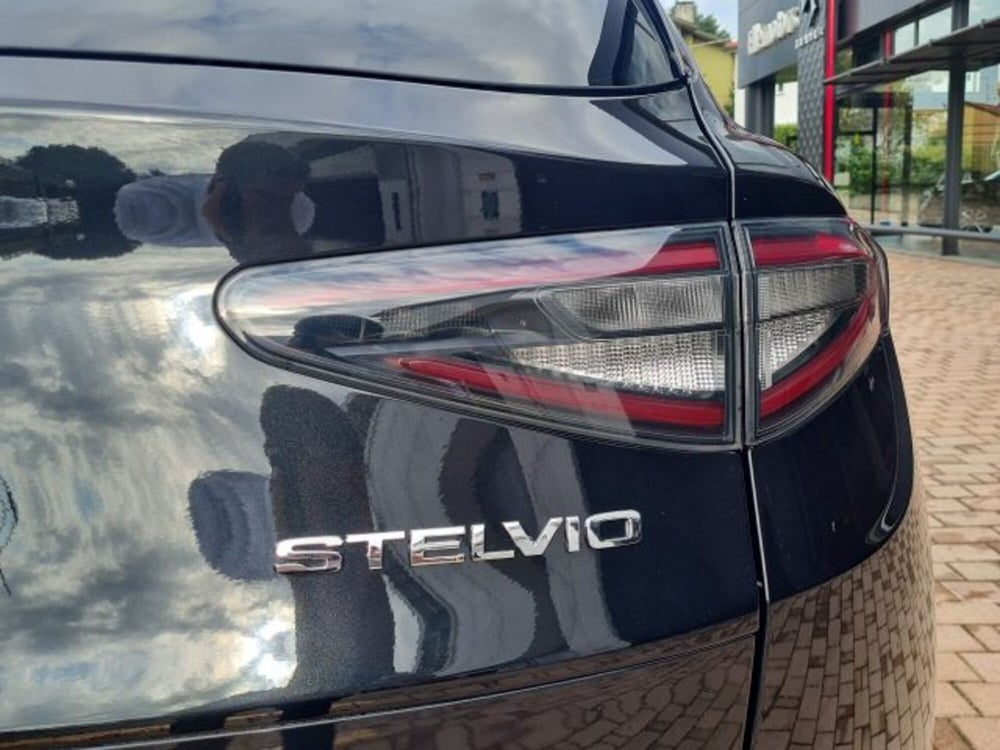Alfa Romeo Stelvio nuova a Monza e Brianza (15)