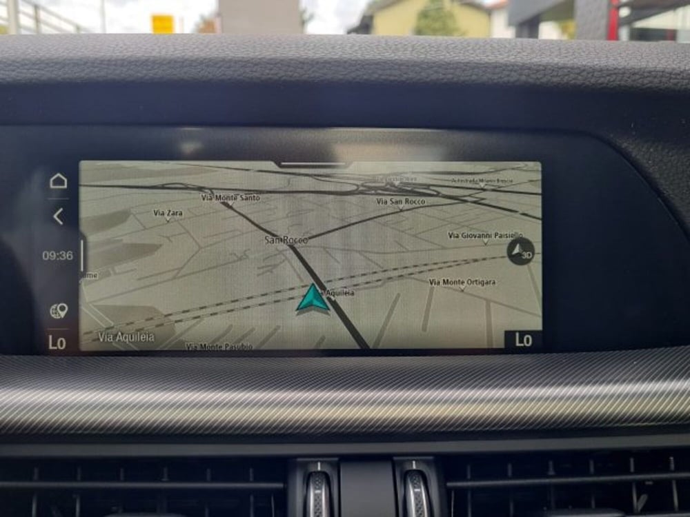 Alfa Romeo Stelvio nuova a Monza e Brianza (16)