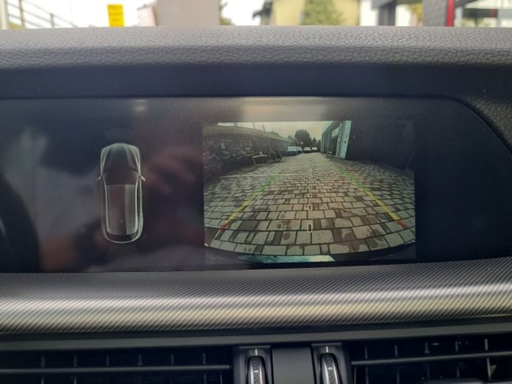 Alfa Romeo Stelvio nuova a Monza e Brianza (17)