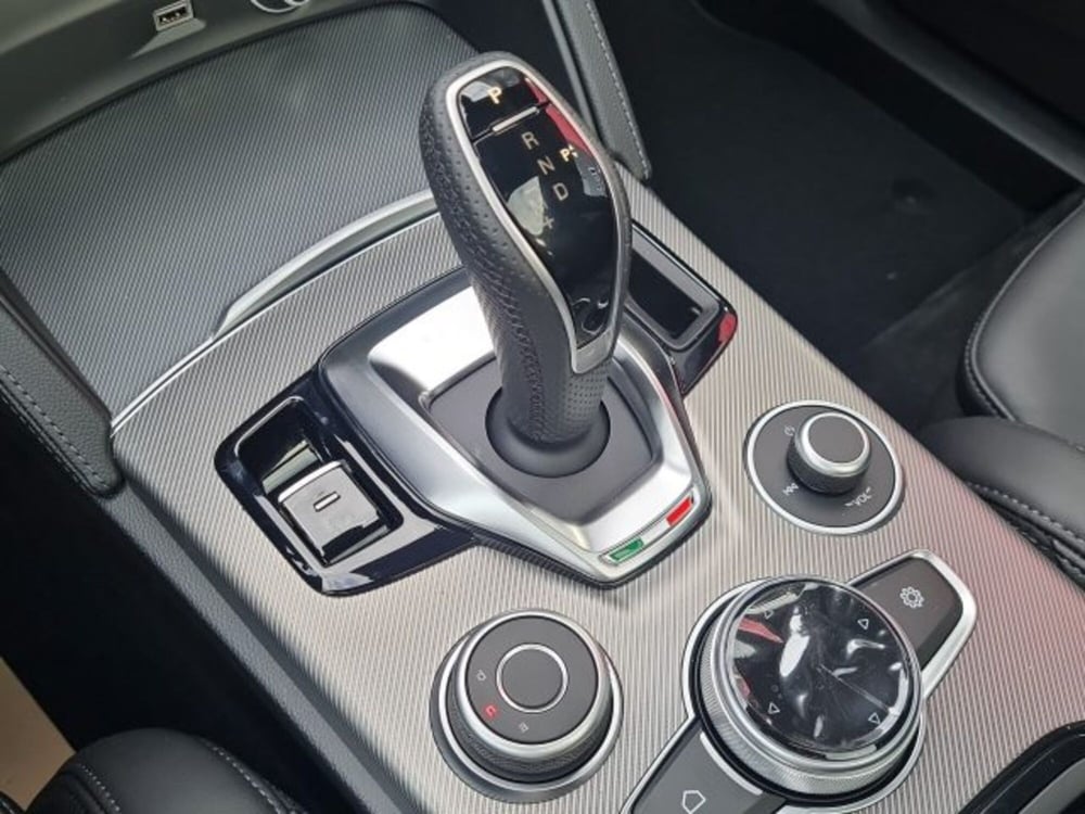 Alfa Romeo Stelvio nuova a Monza e Brianza (18)