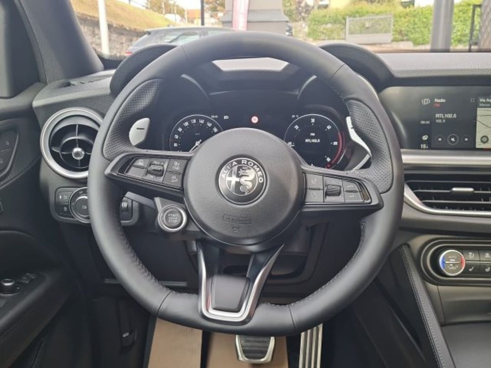 Alfa Romeo Stelvio nuova a Monza e Brianza (9)
