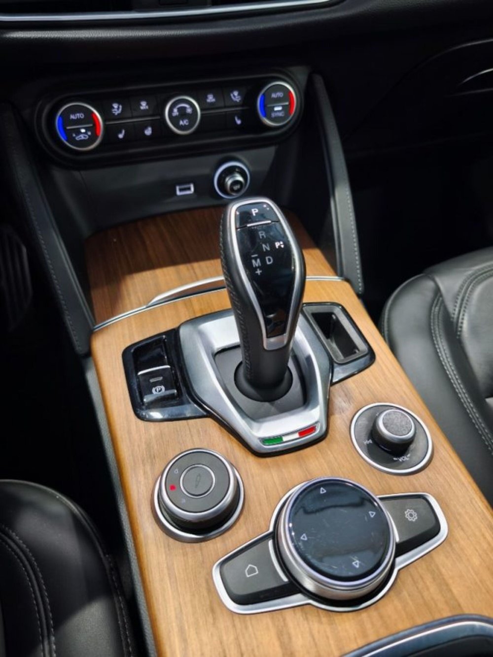 Alfa Romeo Stelvio usata a Firenze (10)