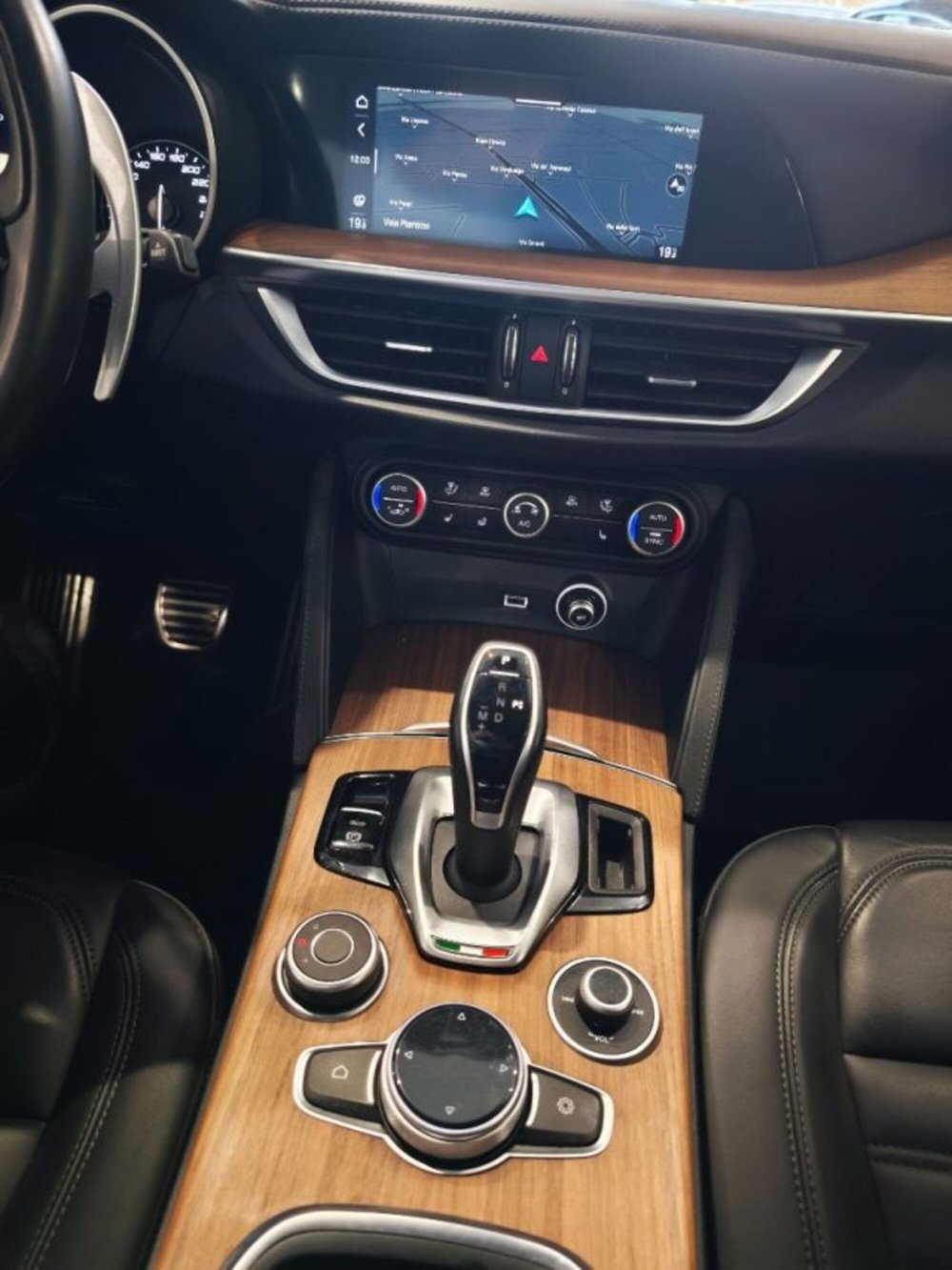 Alfa Romeo Stelvio usata a Firenze (11)
