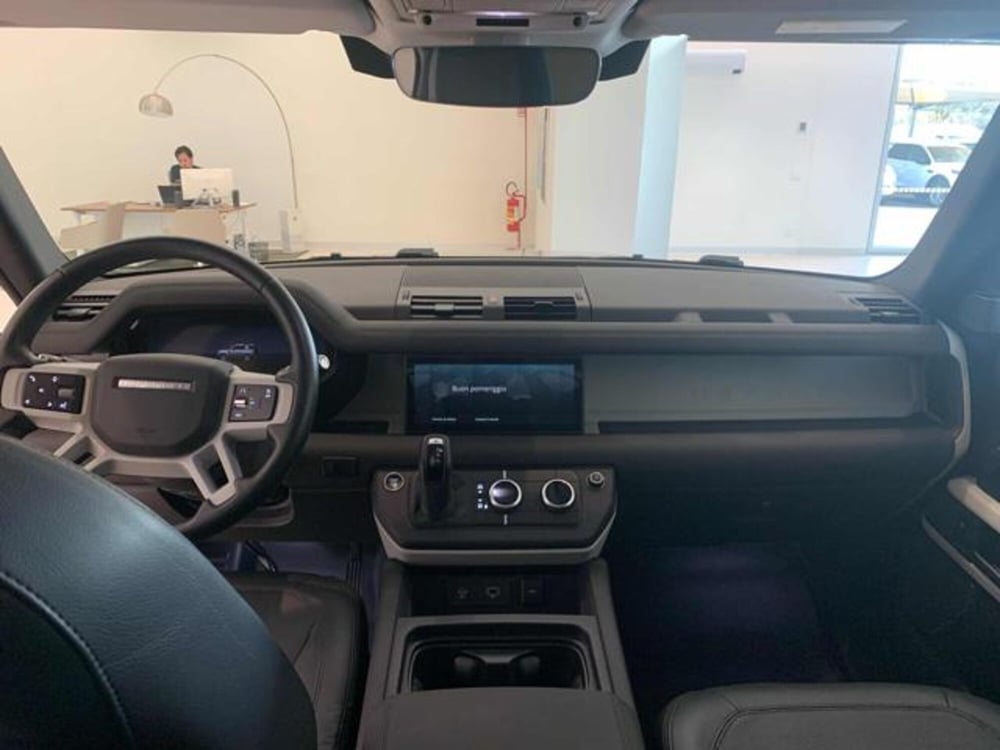 Land Rover Defender usata a Lucca (11)