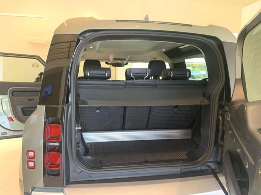 Land Rover Defender usata a Lucca (9)