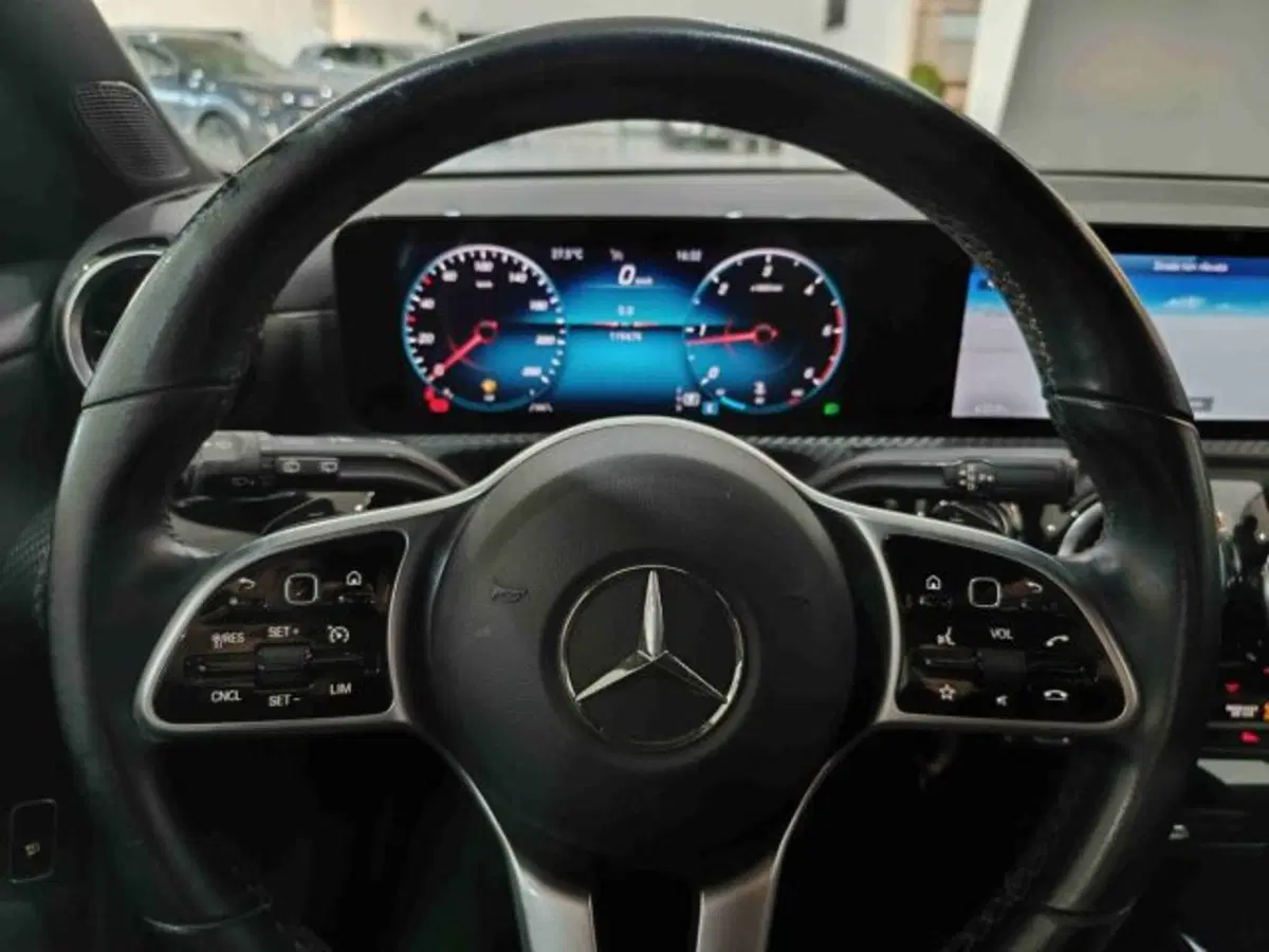 Mercedes-Benz CLA Shooting Brake usata a Catania (17)