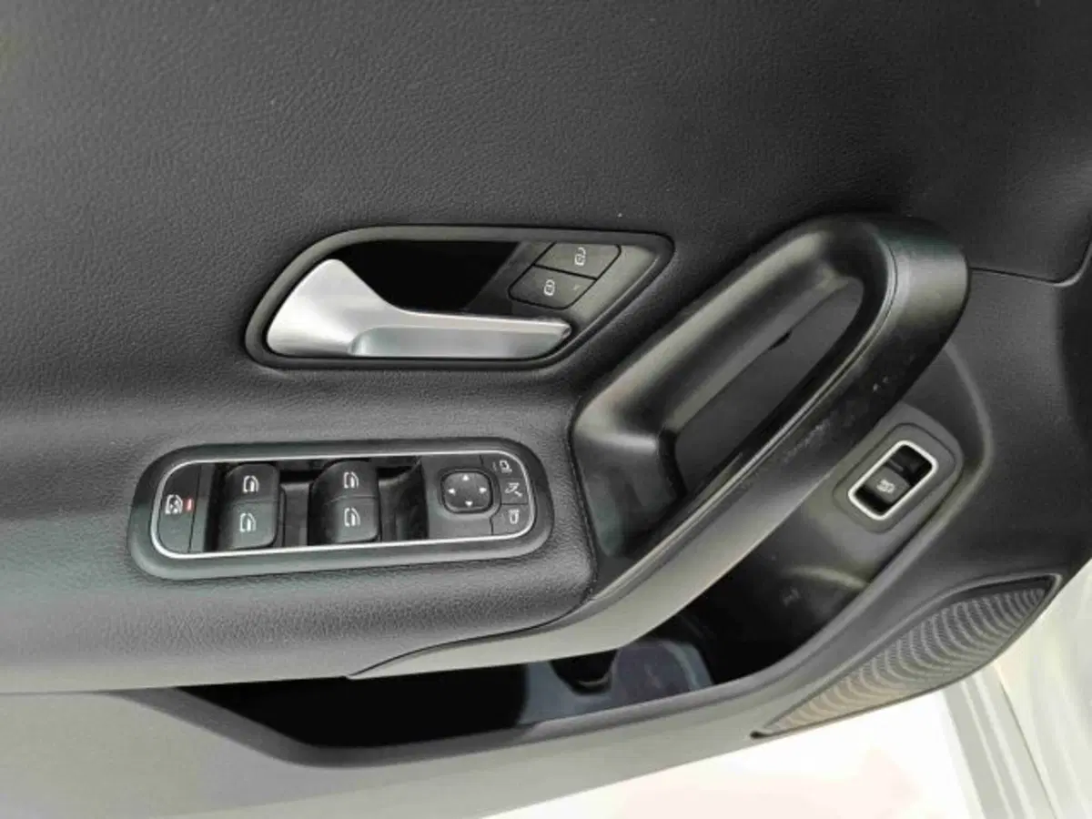 Mercedes-Benz CLA Shooting Brake usata a Catania (19)
