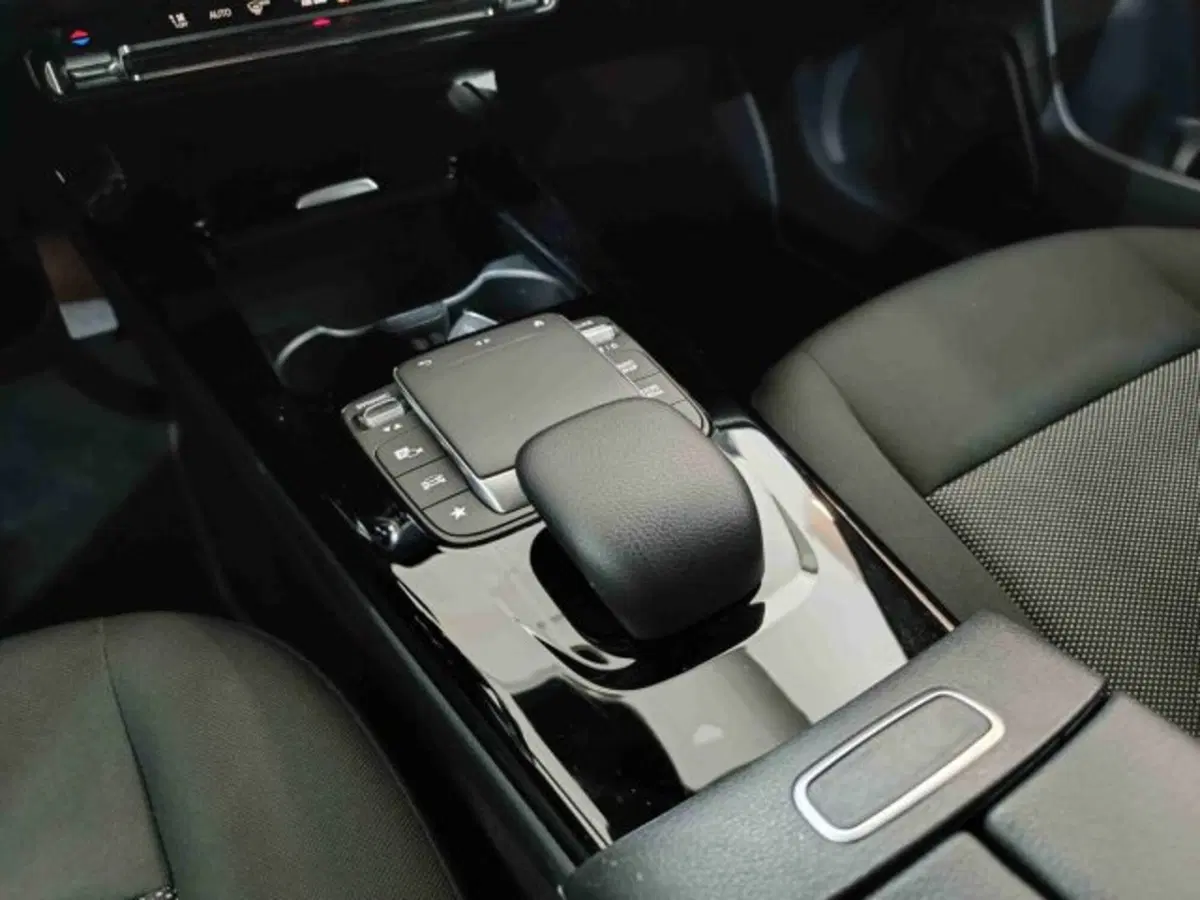 Mercedes-Benz CLA Shooting Brake usata a Catania (8)