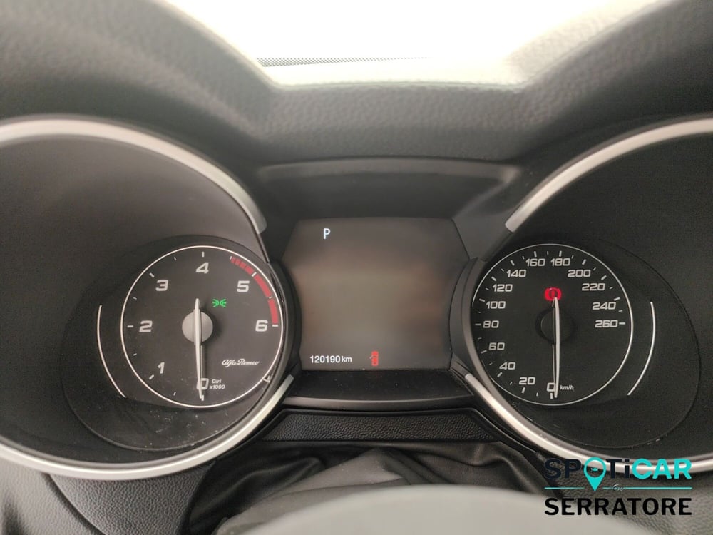Alfa Romeo Stelvio usata a Como (9)