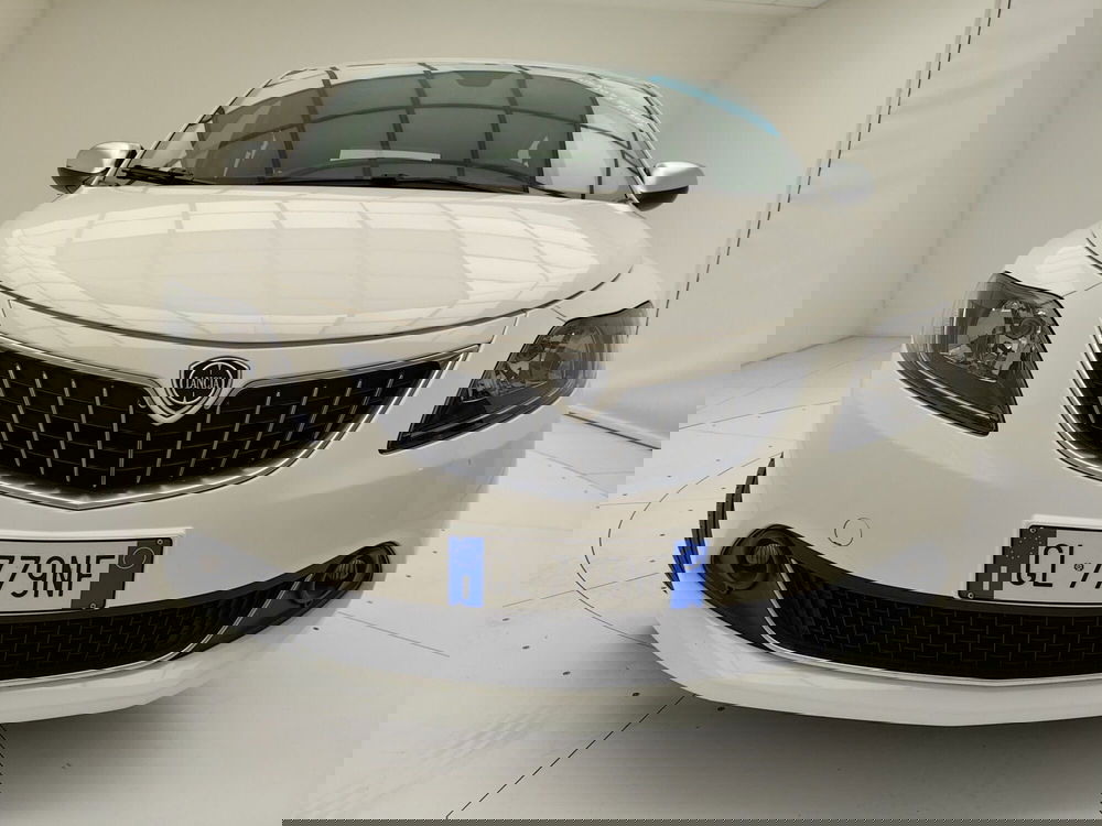 Lancia Ypsilon usata a Como (2)