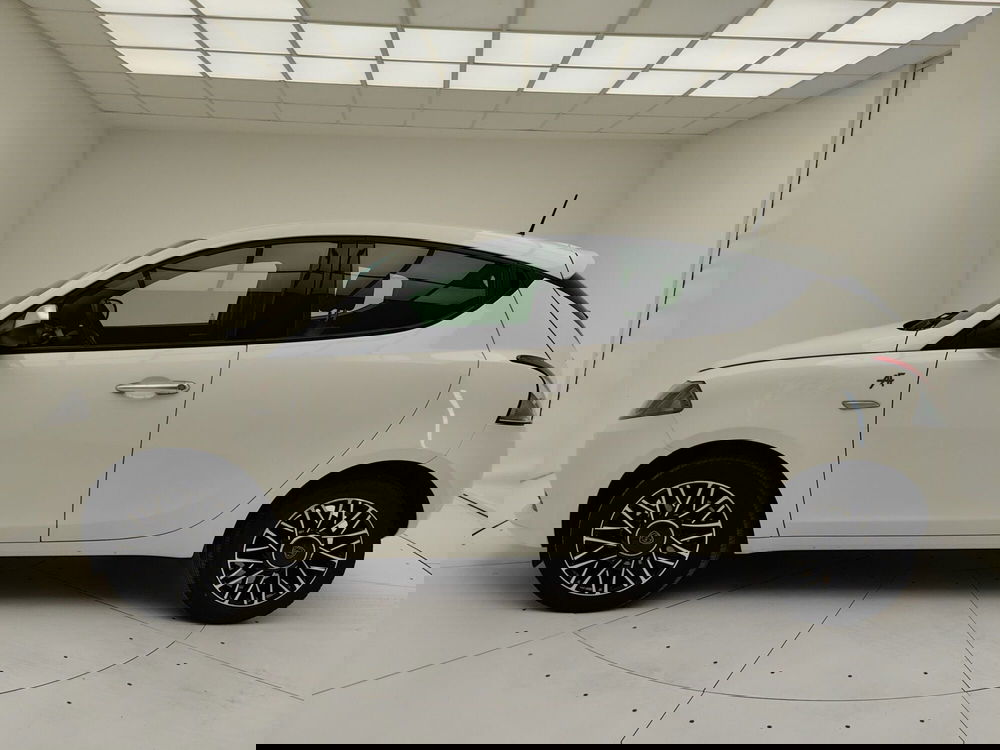 Lancia Ypsilon usata a Como (4)