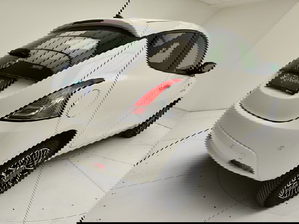 Lancia Ypsilon usata a Como (5)