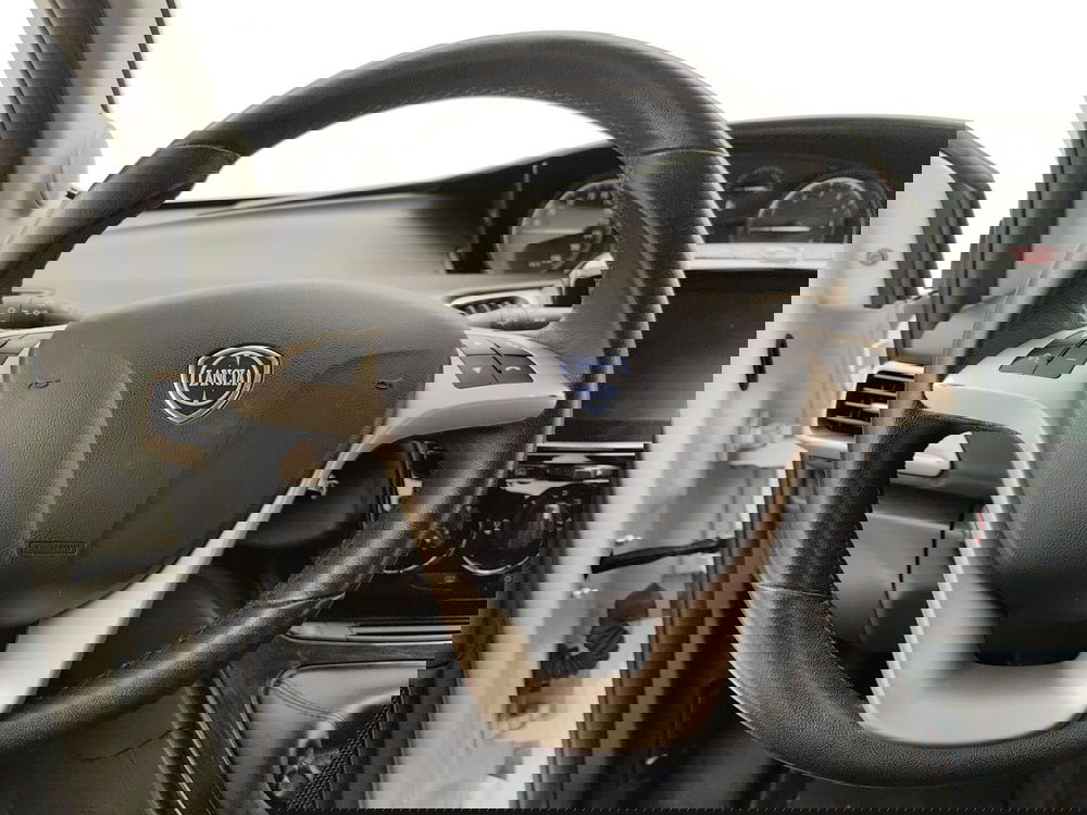 Lancia Ypsilon usata a Como (9)