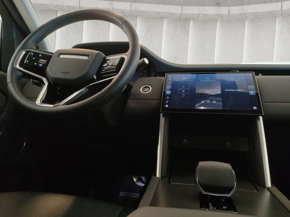 Land Rover Discovery Sport usata a Milano (11)