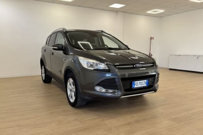 Ford Kuga 2.0 TDCI 120 CV S&amp;S 2WD Titanium del 2016 usata a Fondi