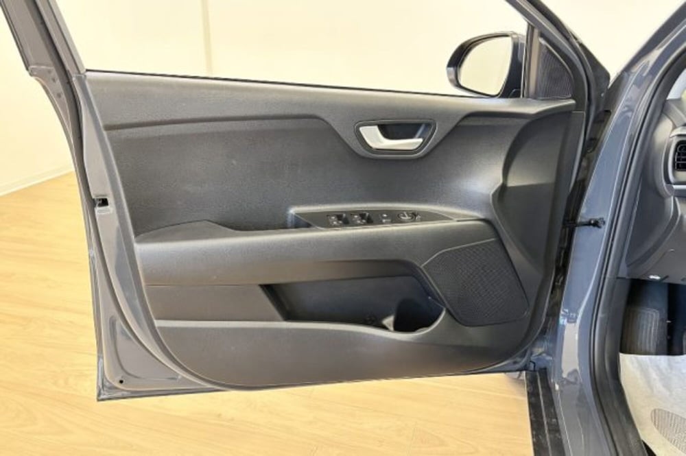 Kia Stonic usata a Latina (12)