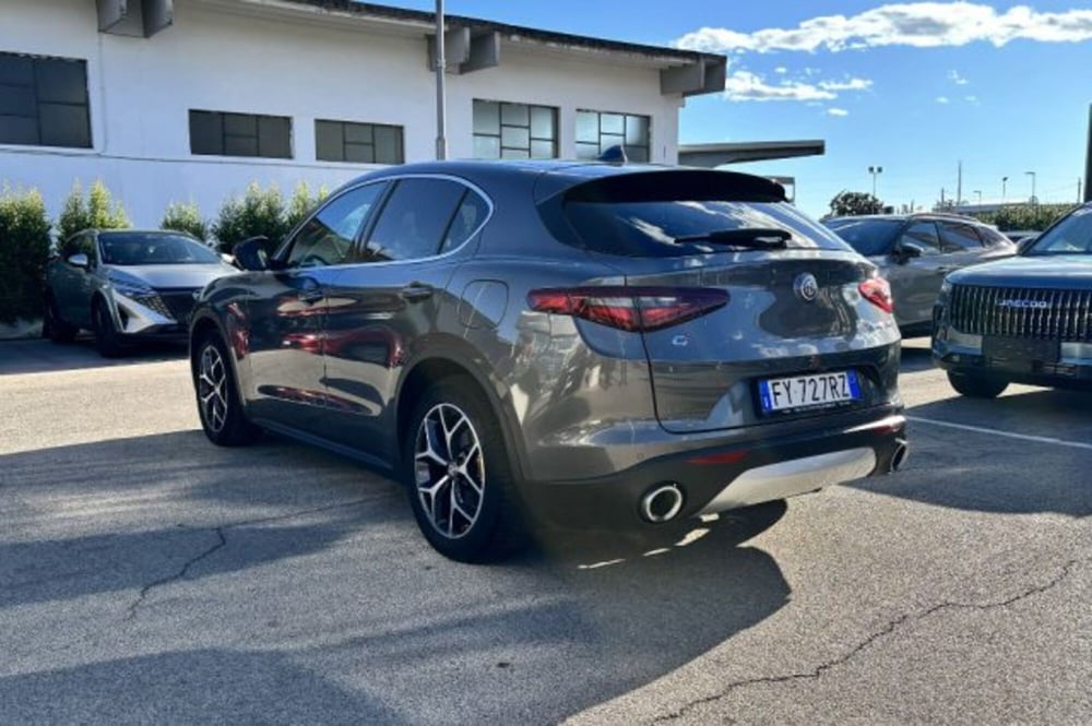 Alfa Romeo Stelvio usata a Latina (5)