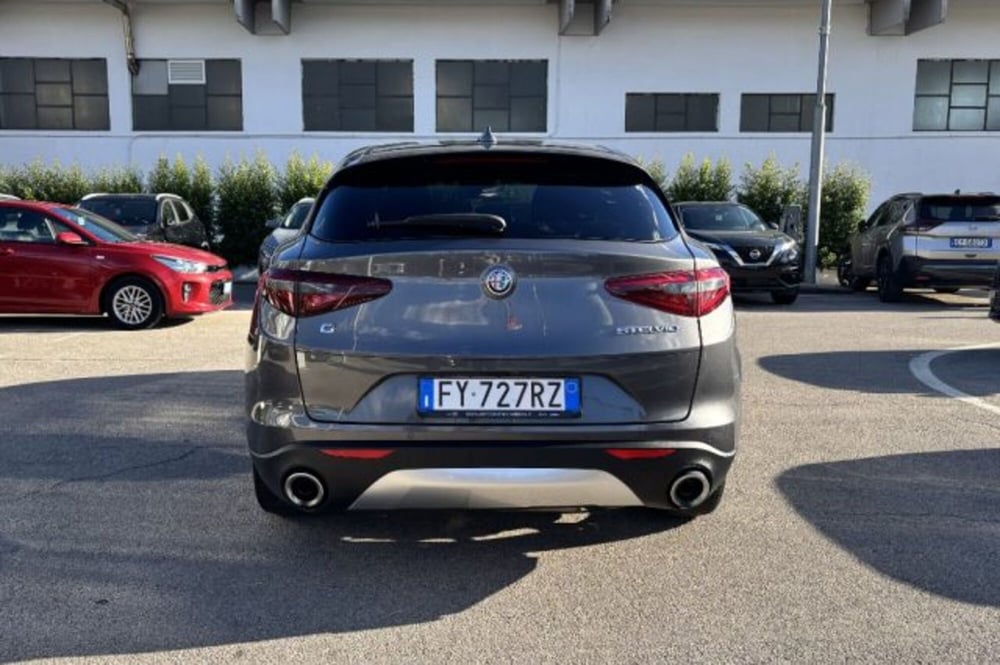 Alfa Romeo Stelvio usata a Latina (6)