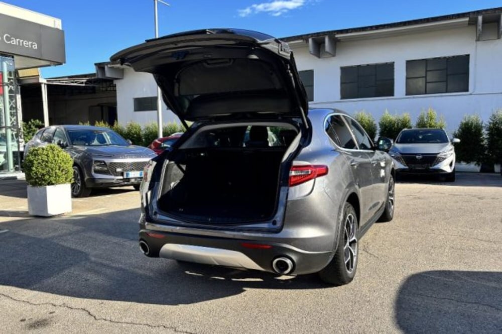 Alfa Romeo Stelvio usata a Latina (7)